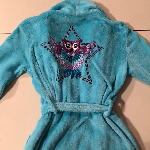 LIKE NEW GIRLS ROBE - Picture 4 of 6